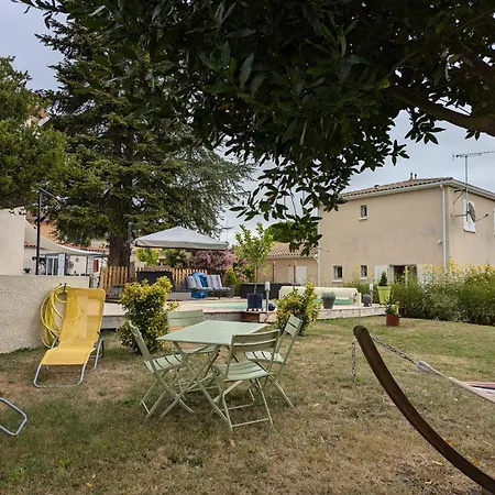 Avec Piscine Chauffee, Jardin Clos Et Wifi A - Fr-1-653-264 * Baignes-Sainte-Radegonde