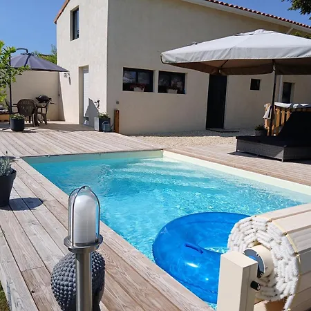 Avec Piscine Chauffee, Jardin Clos Et Wifi A - Fr-1-653-264 بيت للعطل Baignes-Sainte-Radegonde