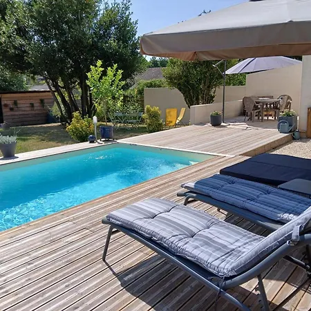 Avec Piscine Chauffee, Jardin Clos Et Wifi A - Fr-1-653-264 Baignes-Sainte-Radegonde