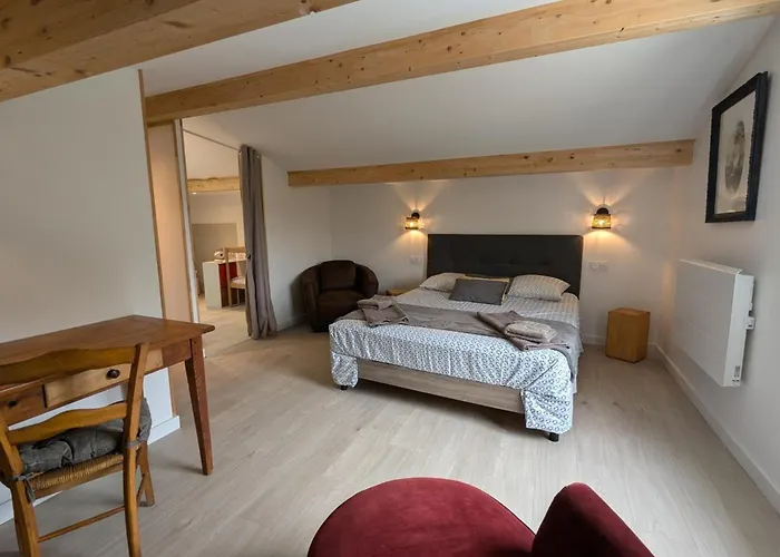 Avec Piscine Chauffée, Jardin Clos Et Wifi à - Fr-1-653-264 *