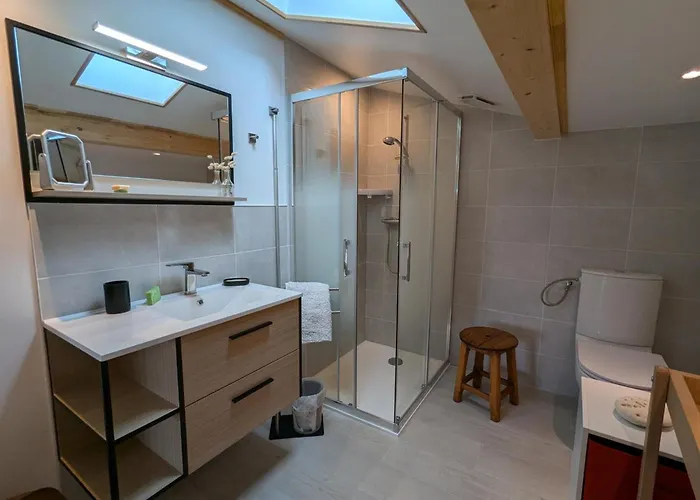 Avec Piscine Chauffée, Jardin Clos Et Wifi à - Fr-1-653-264 Baignes-Sainte-Radegonde