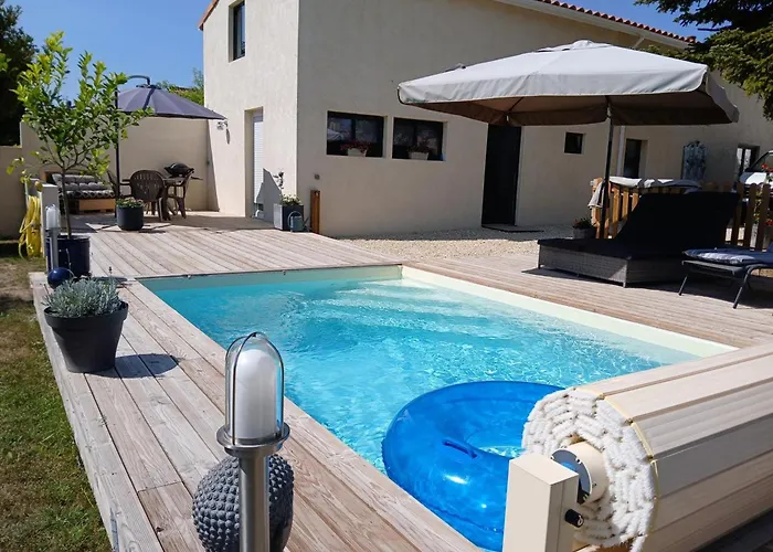 Avec Piscine Chauffée, Jardin Clos Et Wifi à - Fr-1-653-264 Сasa de vacaciones Baignes-Sainte-Radegonde