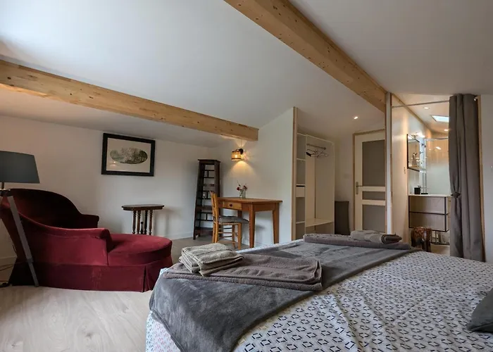 Сasa de vacaciones Avec Piscine Chauffée, Jardin Clos Et Wifi à - Fr-1-653-264 Baignes-Sainte-Radegonde