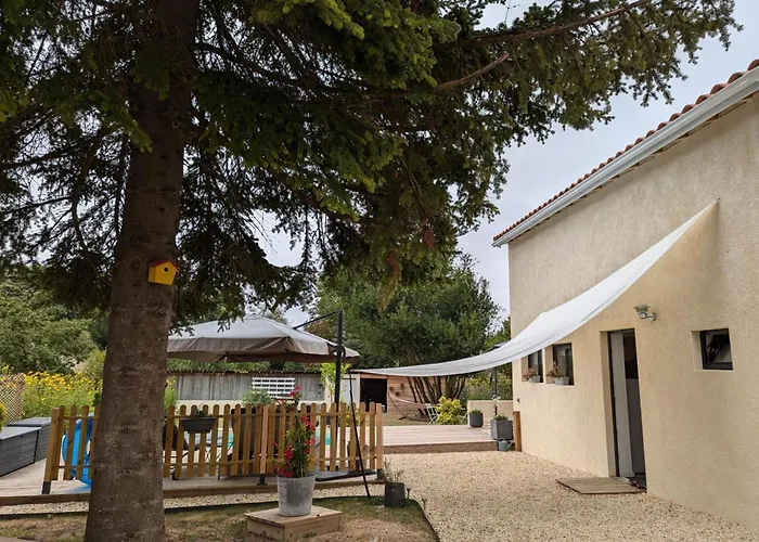 Avec Piscine Chauffée, Jardin Clos Et Wifi à - Fr-1-653-264 Сasa de vacaciones Baignes-Sainte-Radegonde