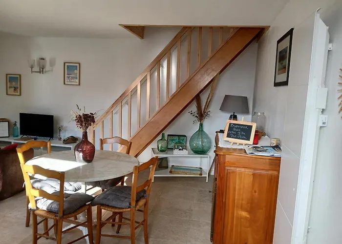 Avec Piscine Chauffée, Jardin Clos Et Wifi à - Fr-1-653-264 *